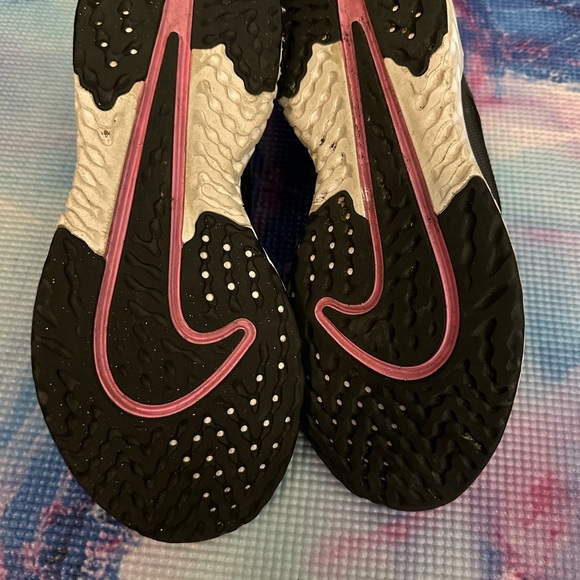 Nikes - Picture 2 of 2